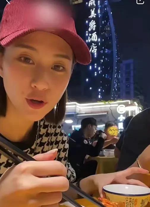 明星吃瓜娱乐爆料直播间,揭秘直播间吃瓜娱乐幕后真相